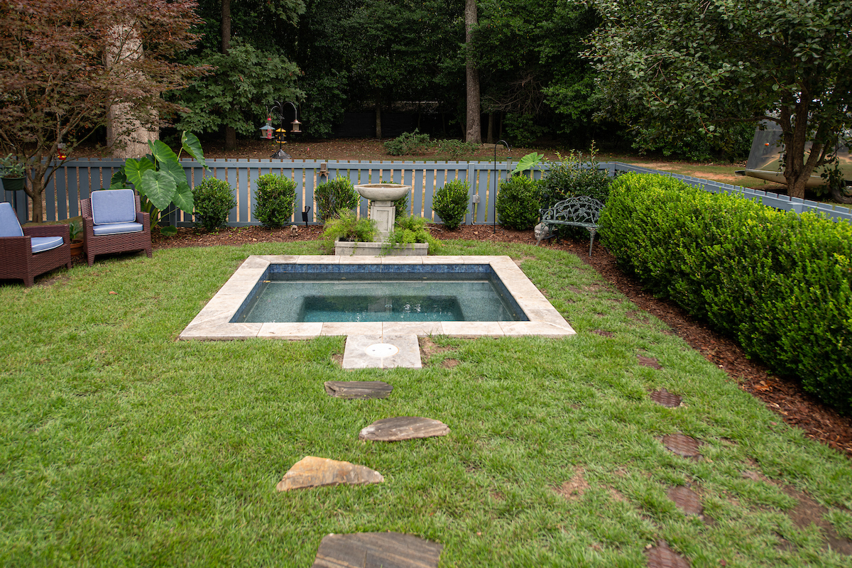 pool house kitchen